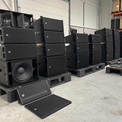RCF powered line array: 22x HDL 6-A + 8x HDL 12-AS + rigging