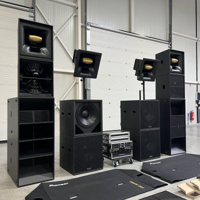 Pioneer XY + Powersoft complete system as new!