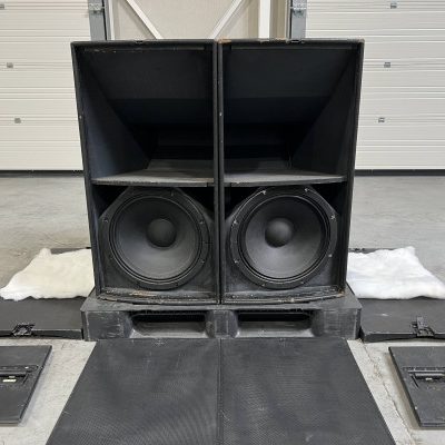 2x Martin Audio W8S 18"/15" sub + wheels + cover